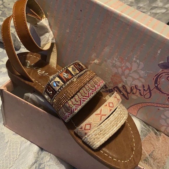 Very G sandals - Picture 2 of 3